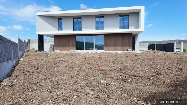 იყიდება 8 ოთახიანი სახლი ლისზე, 285 მ² — 430 000 USD | Tbilisi Homes