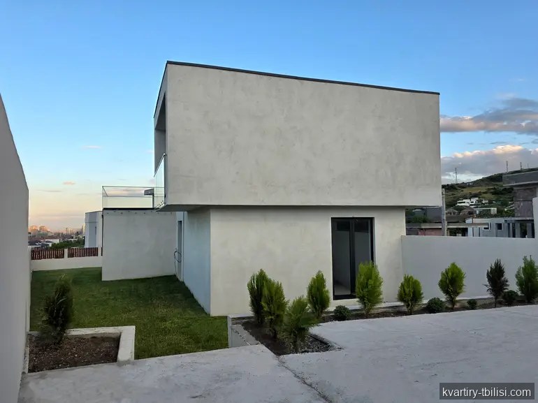 იყიდება 8 ოთახიანი სახლი ლისზე, 275 მ² — 325 000 USD | Tbilisi Homes
