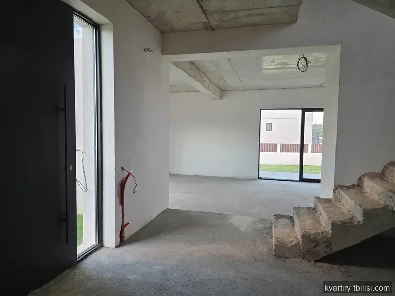 იყიდება 8 ოთახიანი სახლი ლისზე, 275 მ² — 325 000 USD | Tbilisi Homes