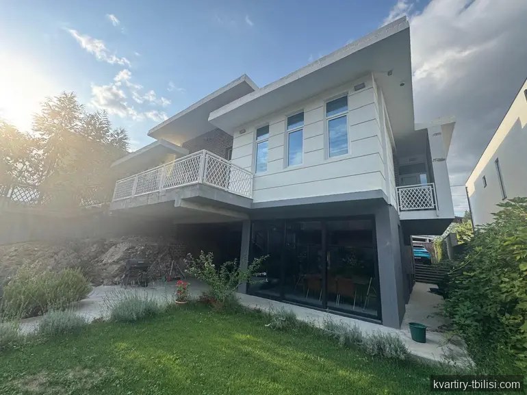 იყიდება 8 ოთახიანი სახლი ლისზე, 600 მ² — 950 000 USD | Tbilisi Homes