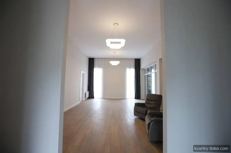 იყიდება 8 ოთახიანი სახლი ლისზე, 600 მ² — 950 000 USD | Tbilisi Homes