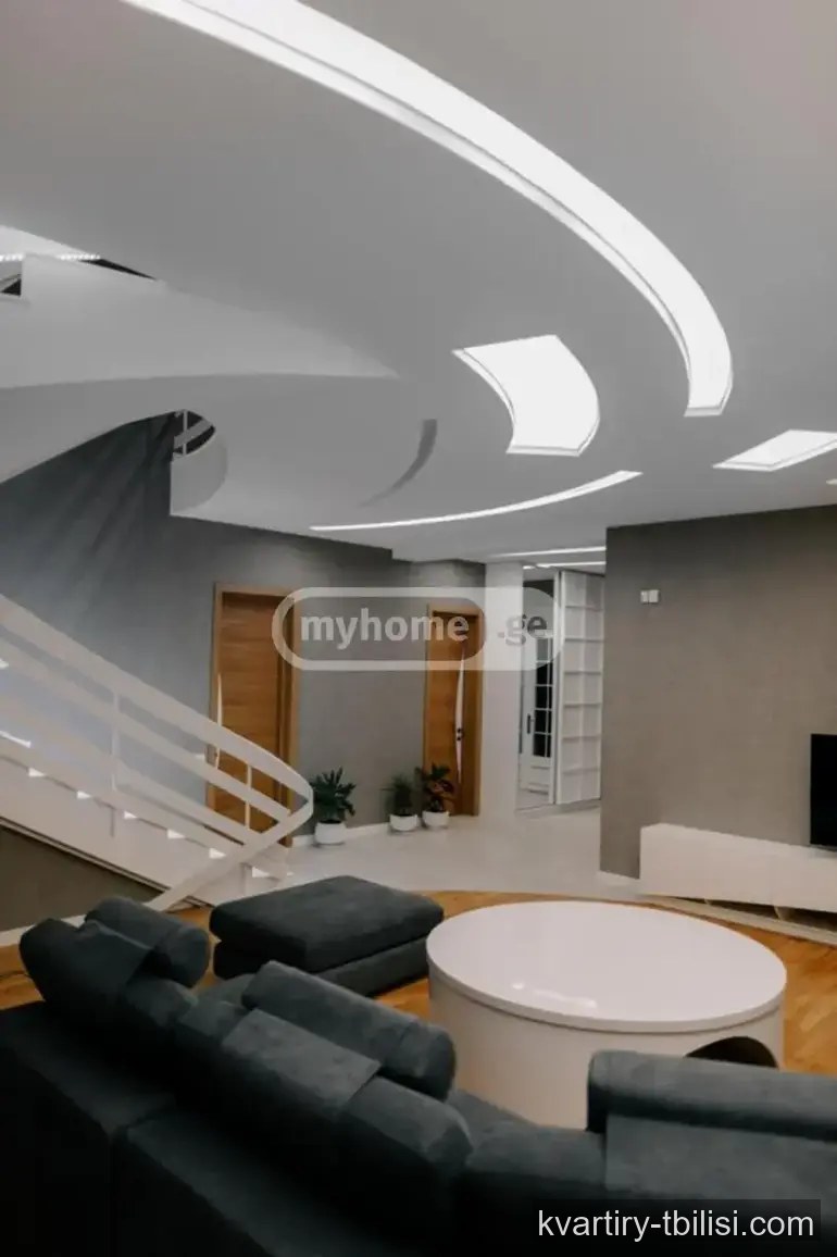 იყიდება 9 ოთახიანი სახლი ლისზე, 1100 მ² — 610 000 USD | Tbilisi Homes