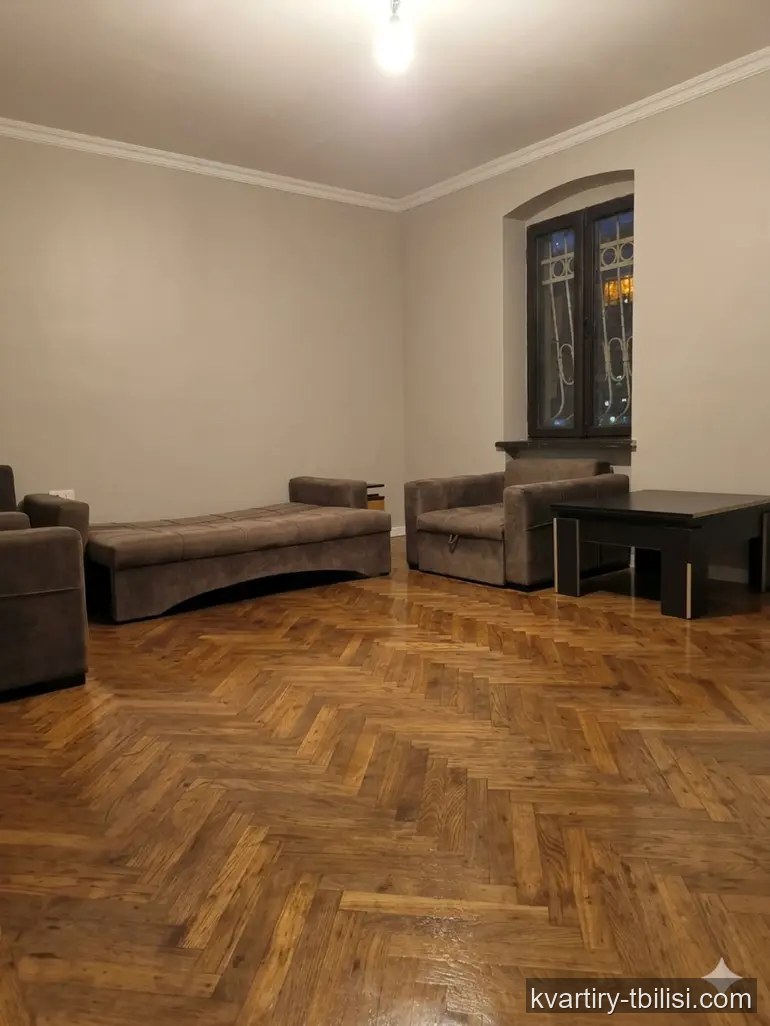 იყიდება 11 ოთახიანი სახლი ლოტკინზე, 280 მ² — 275 000 USD | Tbilisi Homes