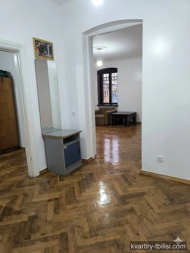 იყიდება 11 ოთახიანი სახლი ლოტკინზე, 280 მ² — 275 000 USD | Tbilisi Homes