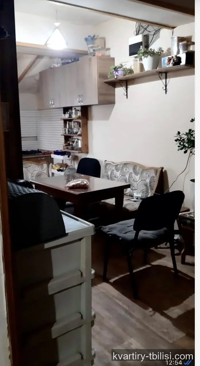 იყიდება 3 ოთახიანი სახლი მთაწმინდაზე, 45 მ² — 75 000 USD | Tbilisi Homes
