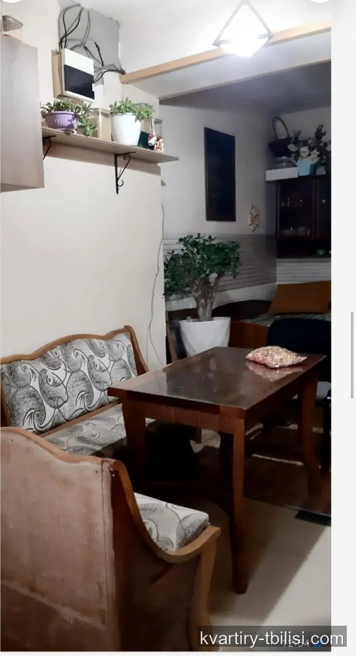 იყიდება 3 ოთახიანი სახლი მთაწმინდაზე, 45 მ² — 75 000 USD | Tbilisi Homes