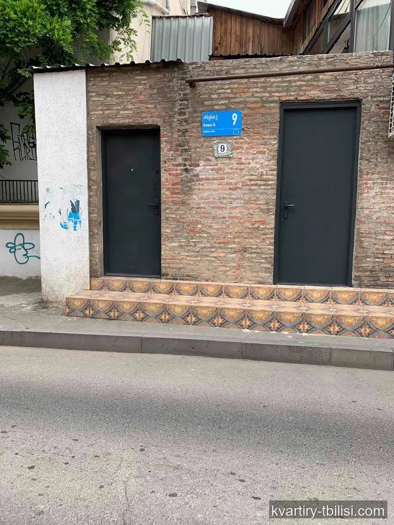 8-bedroom House for sale in Mtatsminda, Tbilisi, 182 sqm — 300 000 USD | Tbilisi Homes