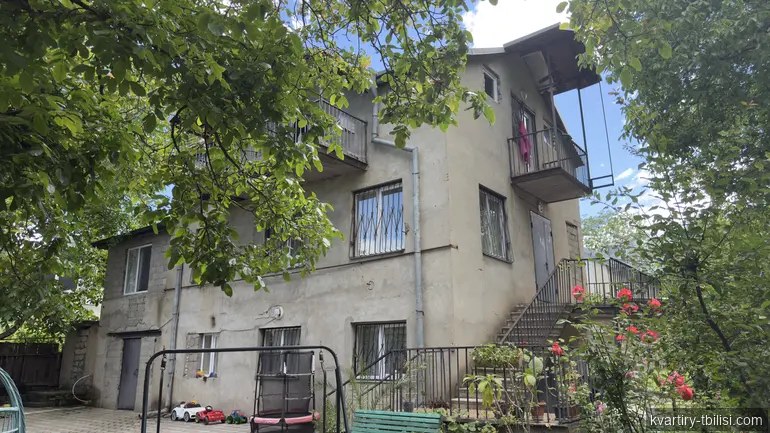 იყიდება 9 ოთახიანი სახლი მთაწმინდაზე, 350 მ² — 420 000 USD | Tbilisi Homes
