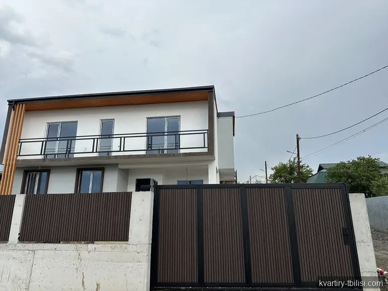 იყიდება 8 ოთახიანი სახლი მუხიანში, 175 მ² — 185 000 USD | Tbilisi Homes