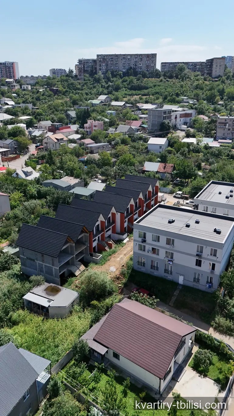 იყიდება 9 ოთახიანი სახლი მუხიანში, 200 მ² — 150 000 USD | Tbilisi Homes