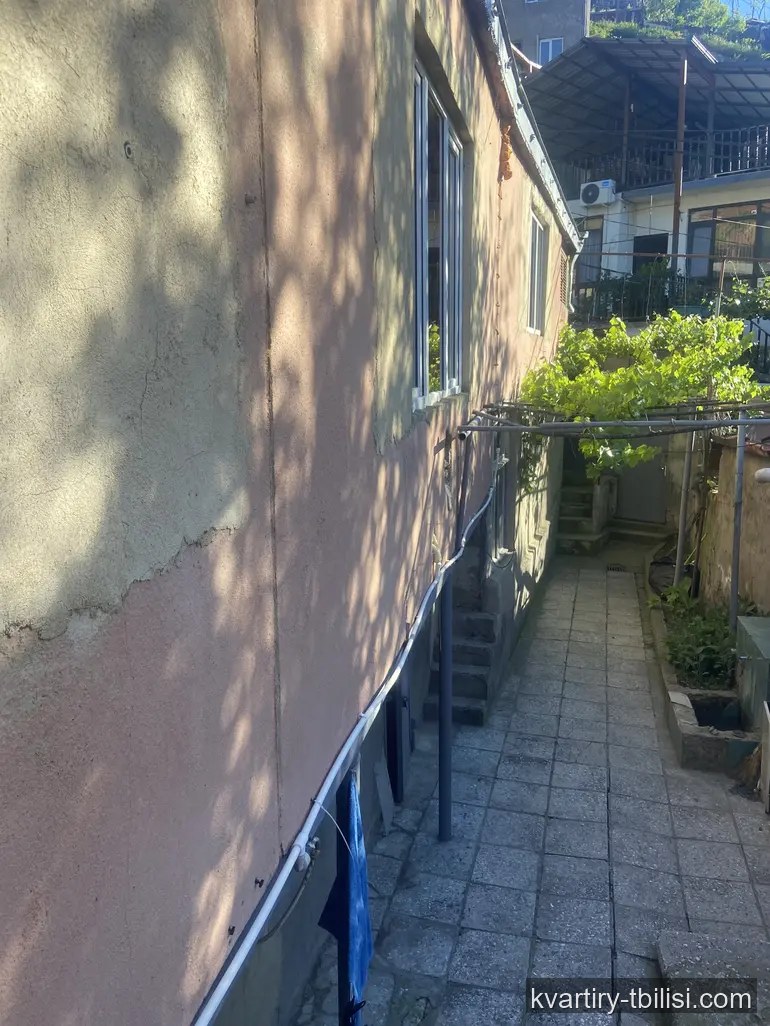 8-bedroom House for sale in Nadzaladevi, Tbilisi, 200 sqm — 84 000 USD | Tbilisi Homes