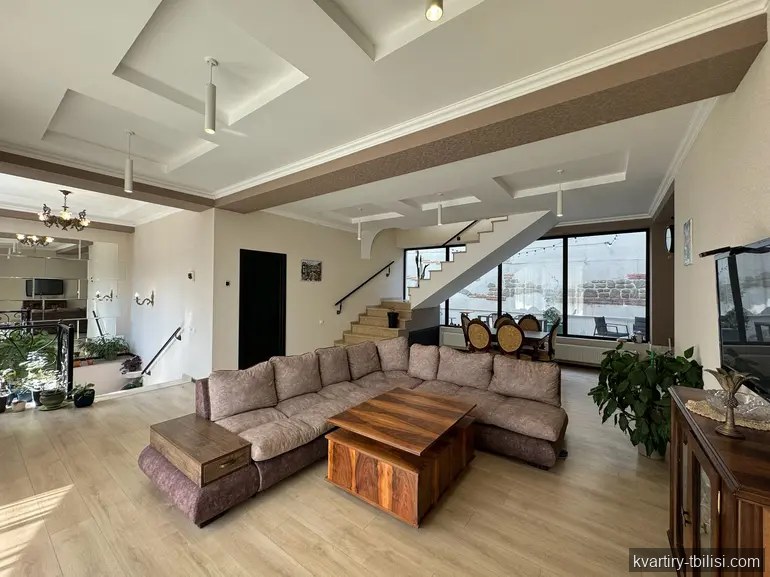 11-bedroom House for sale in Nutsubidze, Tbilisi, 400 sqm — 650 000 USD | Tbilisi Homes