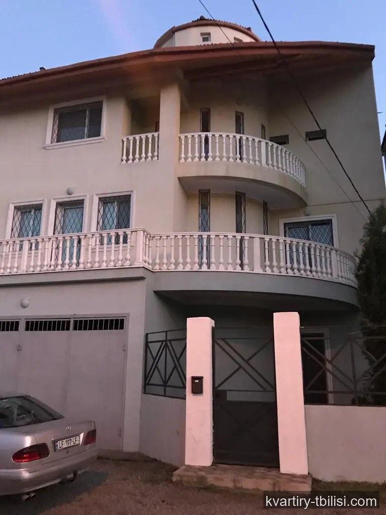 იყიდება 10 ოთახიანი სახლი საბურთალოზე, 450 მ² — 800 000 USD | Tbilisi Homes