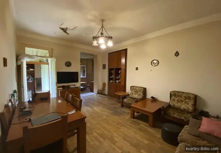 იყიდება 7 ოთახიანი სახლი საბურთალოზე, 240 მ² — 219 000 USD | Tbilisi Homes