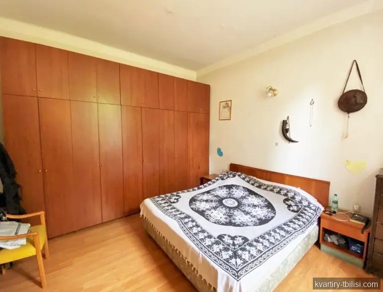 იყიდება 7 ოთახიანი სახლი საბურთალოზე, 90 მ² — 220 000 USD | Tbilisi Homes