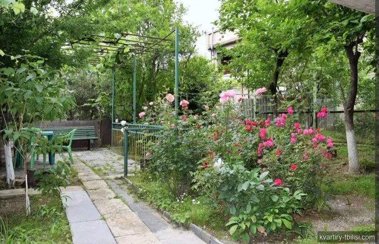 8-комнатный дом на Сабуртало — 390 000 USD | Tbilisi Homes