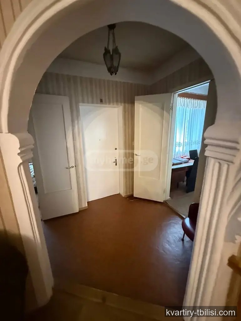 იყიდება 11 ოთახიანი სახლი სანზონაში, 350 მ² — 355 000 USD | Tbilisi Homes