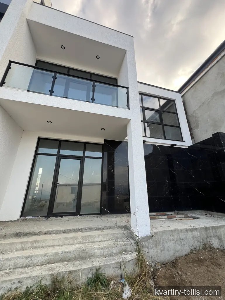 9-bedroom apartment