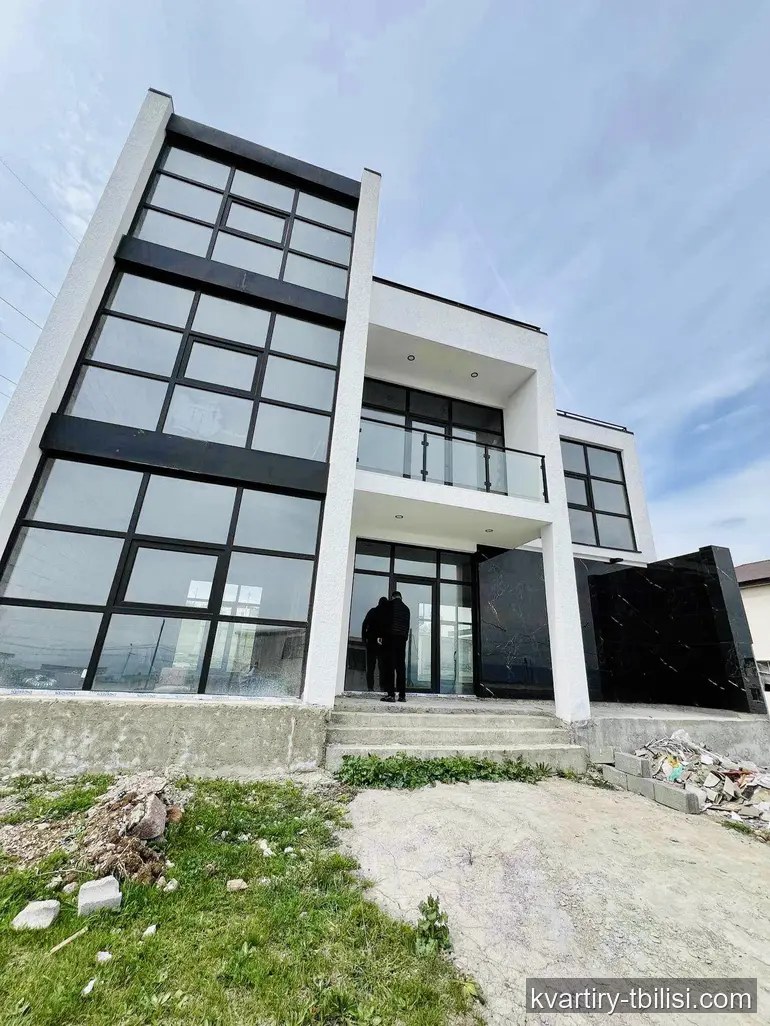 იყიდება 9 ოთახიანი სახლი შინდისში, 300 მ² — 200 000 USD | Tbilisi Homes