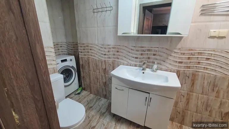 იყიდება 4 ოთახიანი სახლი სოლოლაკში, 100 მ² — 280 000 USD | Tbilisi Homes