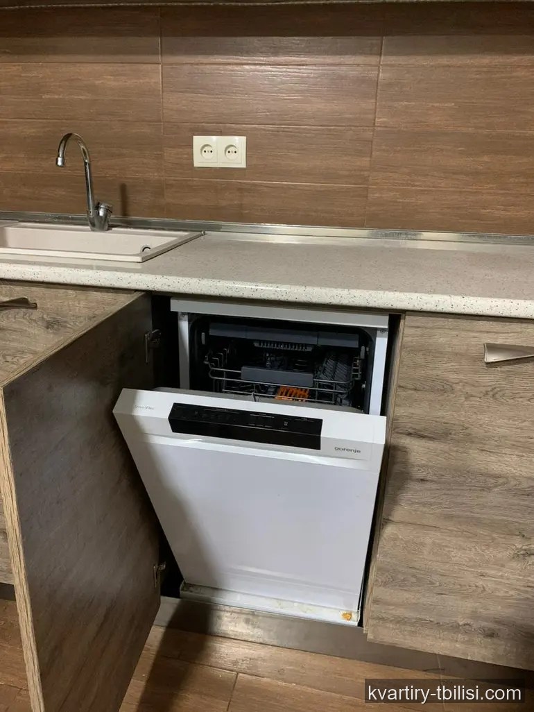 იყიდება 4 ოთახიანი სახლი სოლოლაკში, 100 მ² — 280 000 USD | Tbilisi Homes