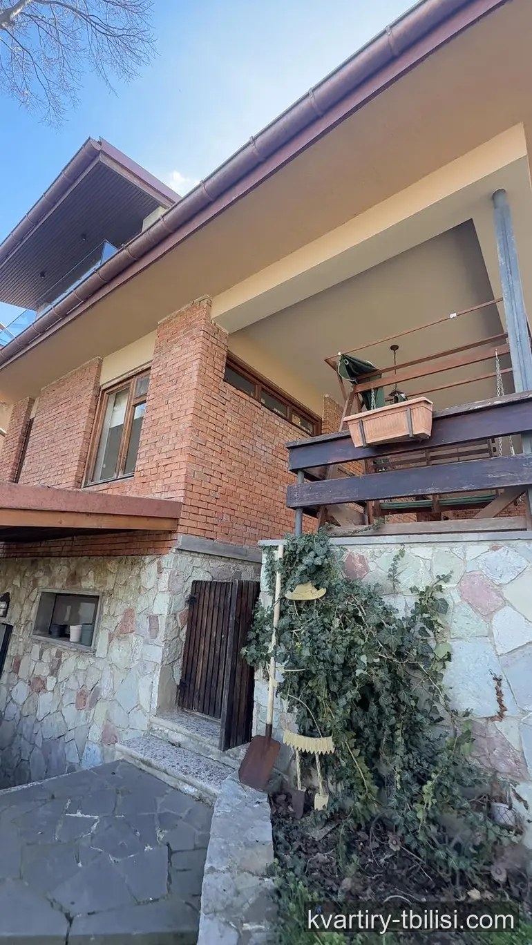 იყიდება 10 ოთახიანი სახლი წყნეთში, 300 მ² — 570 000 USD | Tbilisi Homes