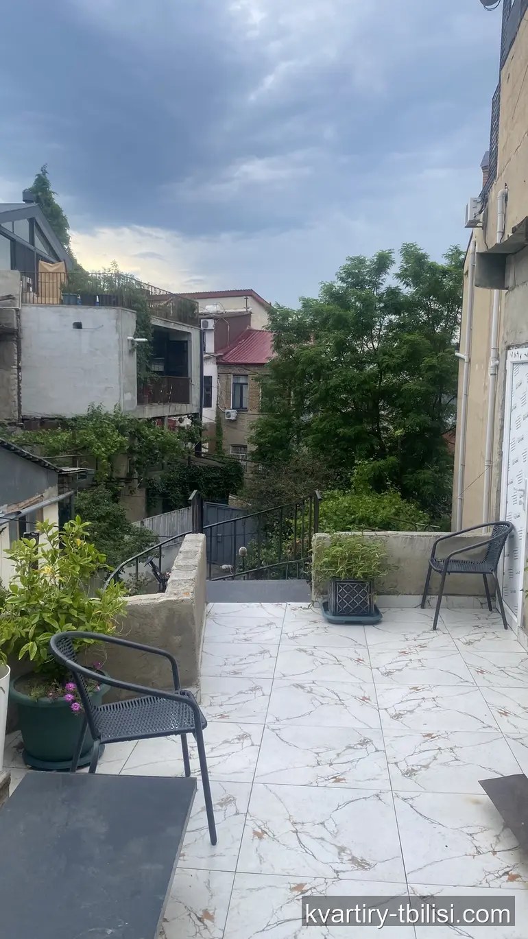 იყიდება 10 ოთახიანი სახლი ვერაზე, 300 მ² — 450 000 USD | Tbilisi Homes