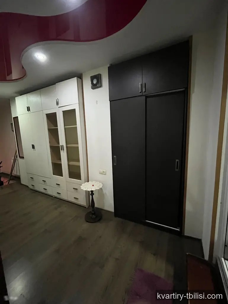 იყიდება 8 ოთახიანი სახლი ვერაზე, 190 მ² — 360 000 USD | Tbilisi Homes