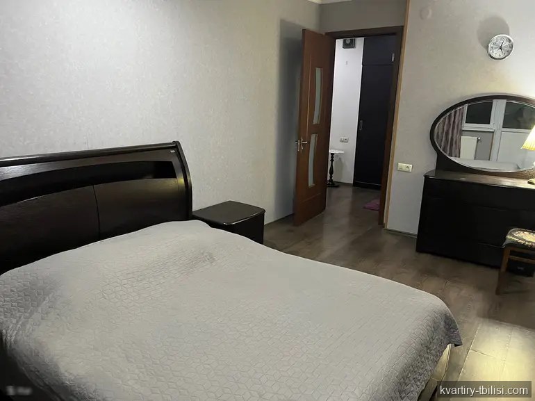 იყიდება 8 ოთახიანი სახლი ვერაზე, 190 მ² — 360 000 USD | Tbilisi Homes