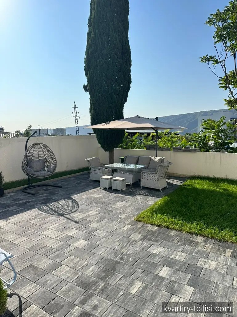 იყიდება 11 ოთახიანი სახლი ისანში, 830 მ² — 820 000 USD | Tbilisi Homes
