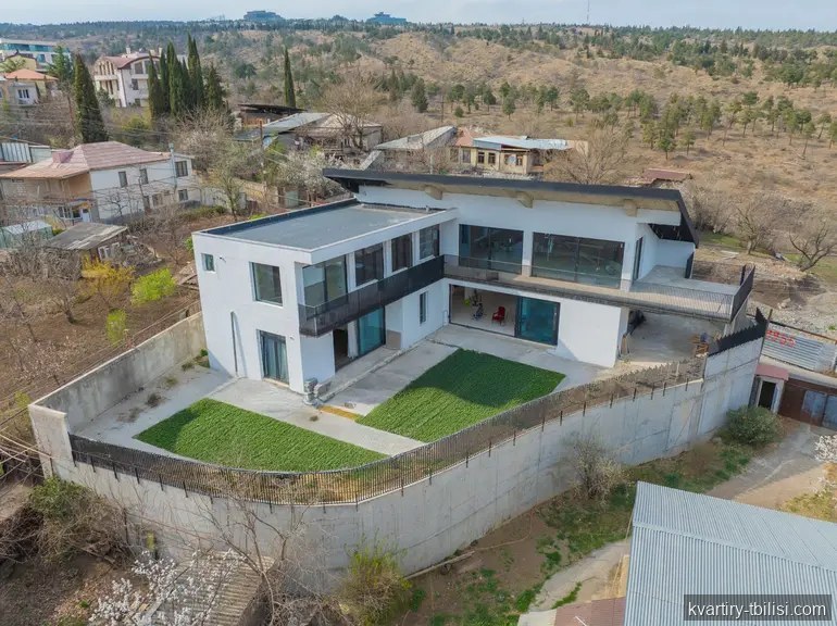 5-bedroom apartment