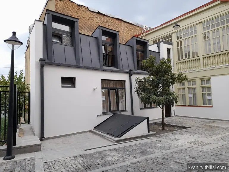 Четырёхкомнатная квартира в Абанотубани — 1 100 USD/мес | Tbilisi Homes