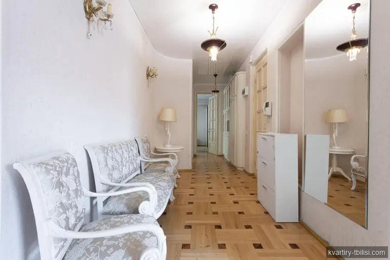 4-bedroom Apartment for rent in Abanotubani, Tbilisi, 180 sqm, floor 2/6 — 2 200 USD/month | Tbilisi Homes