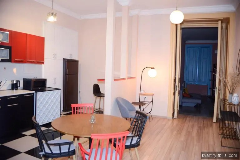 4-bedroom Apartment for rent in Abanotubani, Tbilisi, 135 sqm, floor 2/3 — 1 200 USD/month | Tbilisi Homes