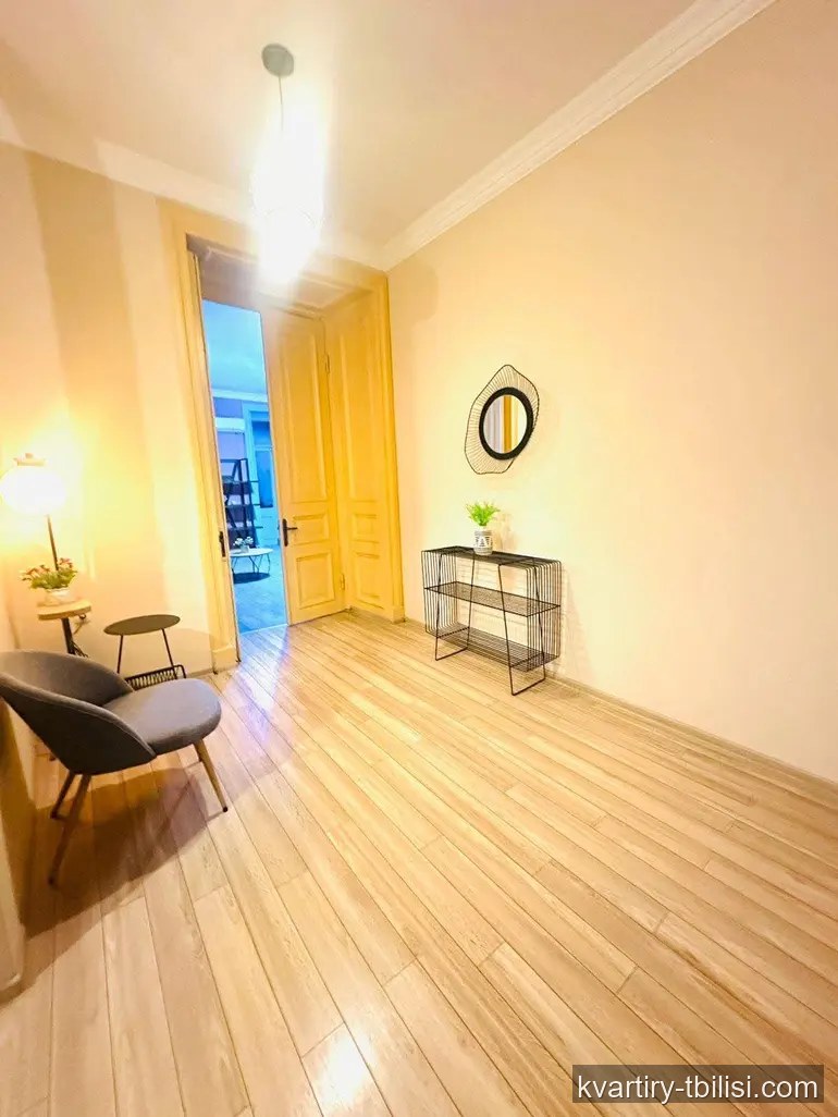 4-bedroom Apartment for rent in Abanotubani, Tbilisi, 135 sqm, floor 2/3 — 1 100 USD/month | Tbilisi Homes