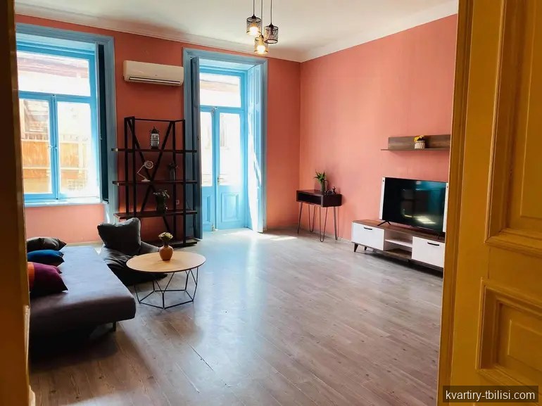4-bedroom Apartment for rent in Abanotubani, Tbilisi, 112 sqm, floor 2/3 — 950 USD/month | Tbilisi Homes