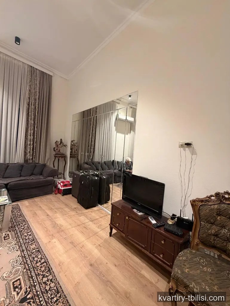 5-bedroom Apartment for rent in Abanotubani, Tbilisi, 180 sqm, floor 2/3 — 2 000 USD/month | Tbilisi Homes