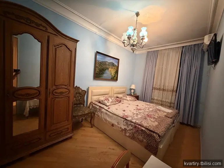 5-bedroom Apartment for rent in Abanotubani, Tbilisi, 180 sqm, floor 2/3 — 2 000 USD/month | Tbilisi Homes