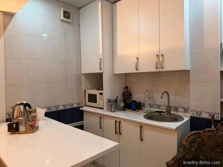5-bedroom Apartment for rent in Abanotubani, Tbilisi, 180 sqm, floor 2/3 — 2 000 USD/month | Tbilisi Homes