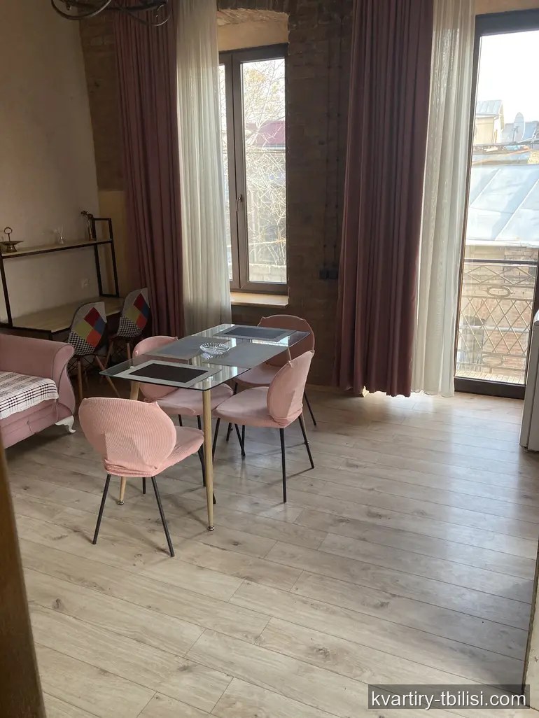 2-bedroom Apartment for rent in Chugureti, Tbilisi, 70 sqm, floor 2/2 — 1 000 USD/month | Tbilisi Homes