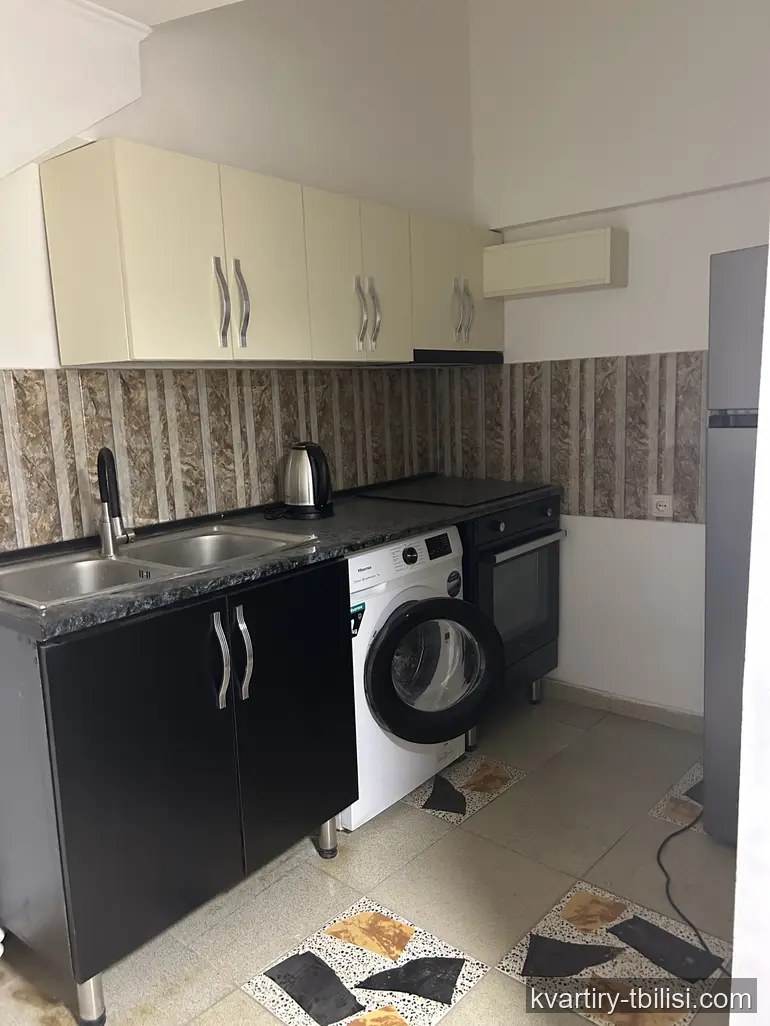 3-bedroom Apartment for rent in Chugureti, Tbilisi, 125 sqm, floor 3/3 — 800 USD/month | Tbilisi Homes