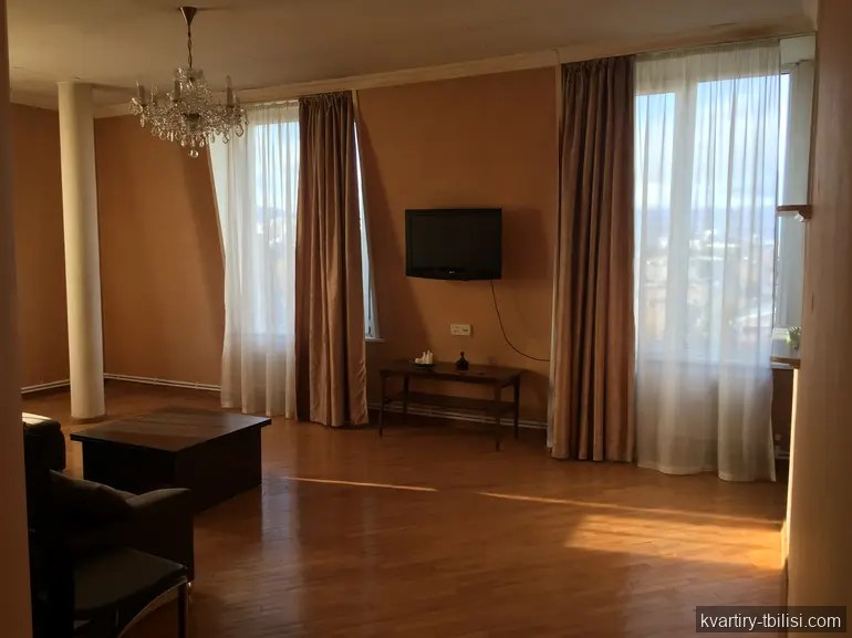 Трёхкомнатная квартира в Чугурети — 800 USD/мес | Tbilisi Homes