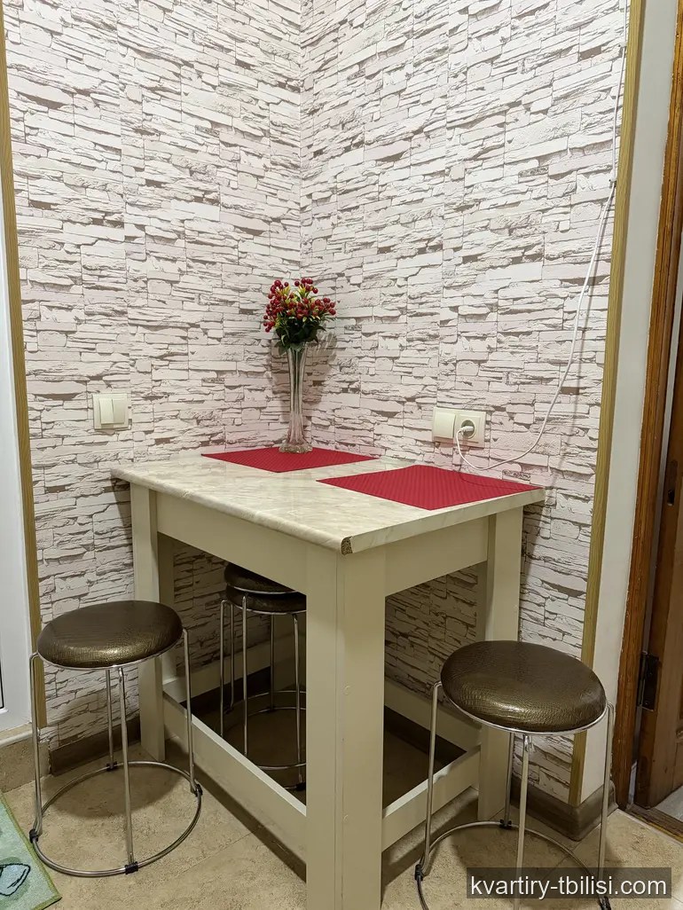 3-bedroom Apartment for rent in Chugureti, Tbilisi, 80 sqm, floor 2/3 — 800 USD/month | Tbilisi Homes