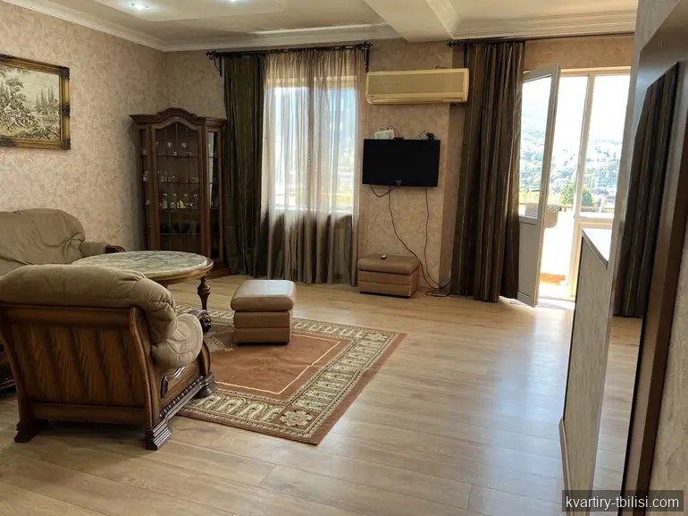 Четырёхкомнатная квартира в Чугурети — 900 USD/мес | Tbilisi Homes