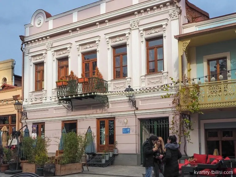 5-bedroom Apartment for rent in Chugureti, Tbilisi, 112 sqm, floor 2/2 — 1 800 USD/month | Tbilisi Homes
