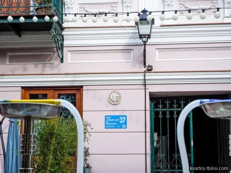5-bedroom Apartment for rent in Chugureti, Tbilisi, 112 sqm, floor 2/2 — 1 800 USD/month | Tbilisi Homes