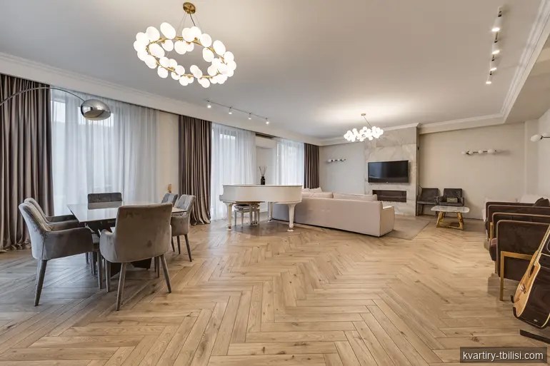 8-bedroom Apartment for rent in Krtsanisi, Tbilisi, 500 sqm, floor 4/5 — 7 000 USD/month | Tbilisi Homes
