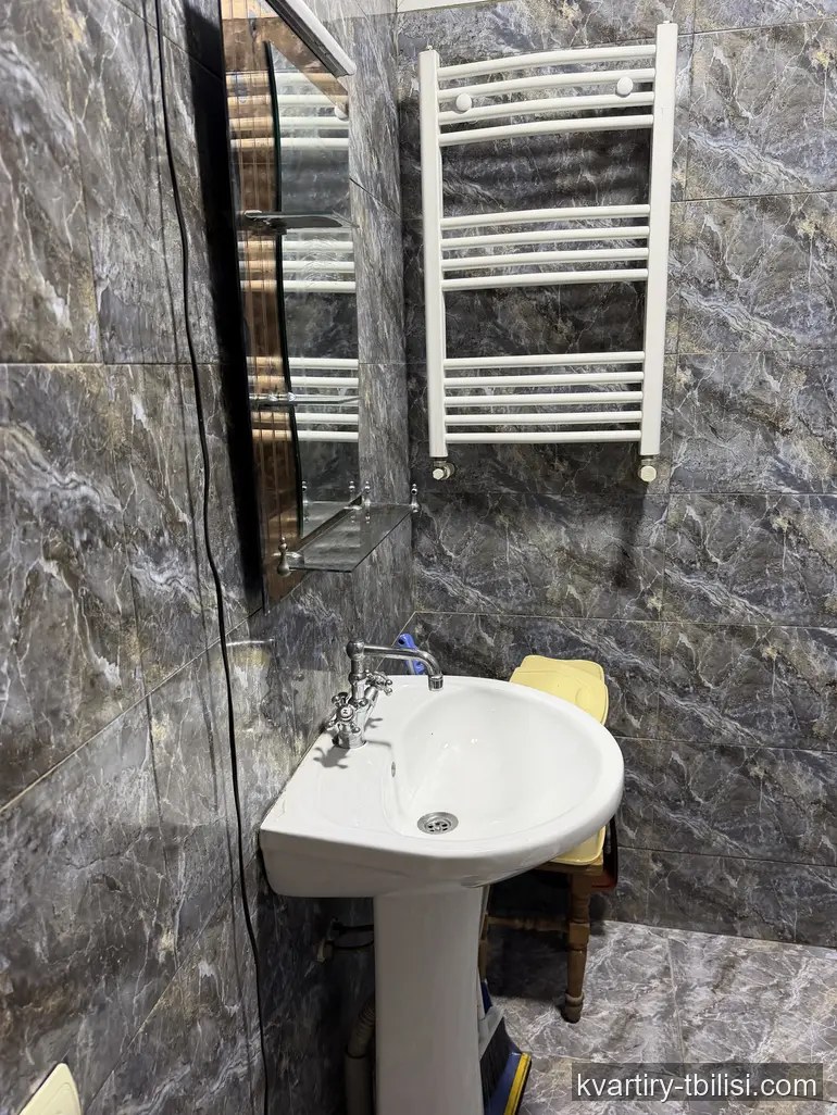 1-bedroom Apartment for rent in Mtatsminda, Tbilisi, 30 sqm, floor 1/2 — 400 USD/month | Tbilisi Homes