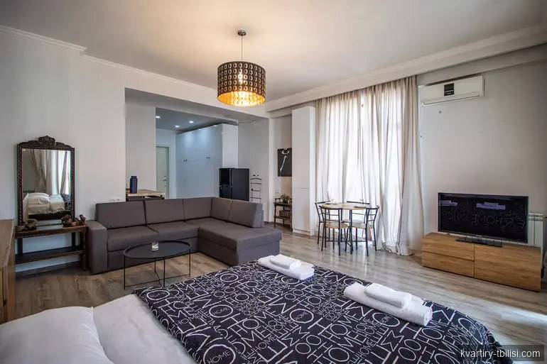 1-bedroom Apartment for rent in Mtatsminda, Tbilisi, 40 sqm, floor 9/13 — 1 600 USD/month | Tbilisi Homes