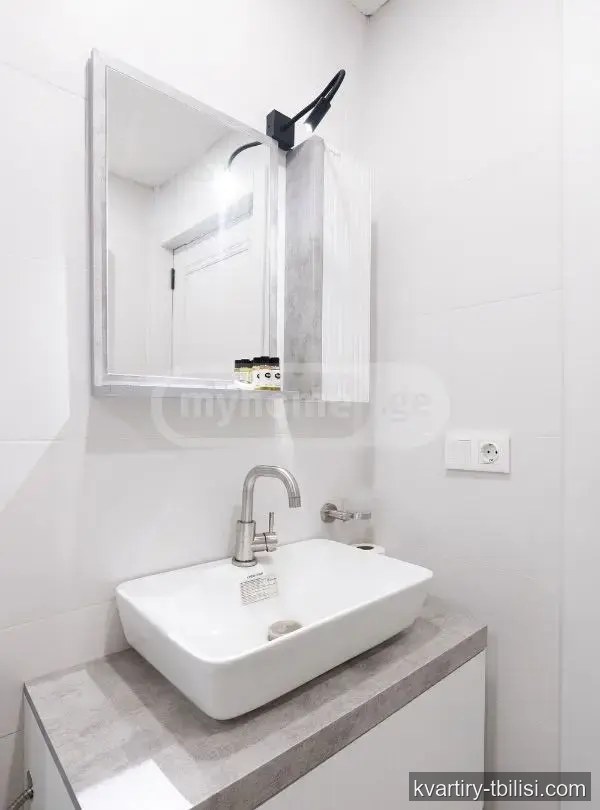 Однокомнатная квартира на Мтацминде — 400 USD/мес | Tbilisi Homes